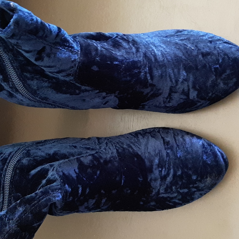 Lane Bryant blue velvet heels